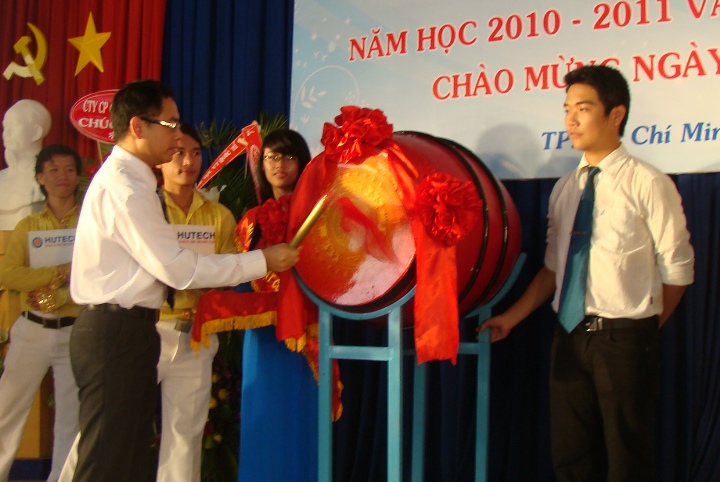 Hàng trăm suất học bổng dành cho sinh viên HUTECH dịp khai giảng năm học mới 5