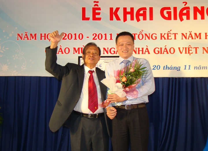 Hàng trăm suất học bổng dành cho sinh viên HUTECH dịp khai giảng năm học mới 18