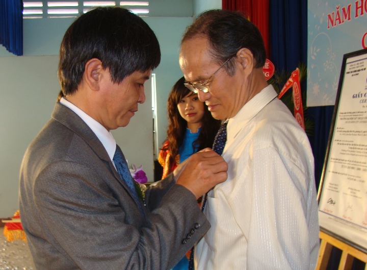 Hàng trăm suất học bổng dành cho sinh viên HUTECH dịp khai giảng năm học mới 24