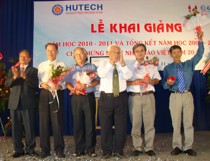 Hàng trăm suất học bổng dành cho sinh viên HUTECH dịp khai giảng năm học mới 11