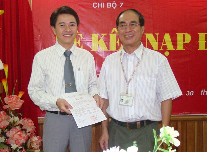 Chi bộ 7 kết nạp thêm đảng viên trước thềm xuân mới 14