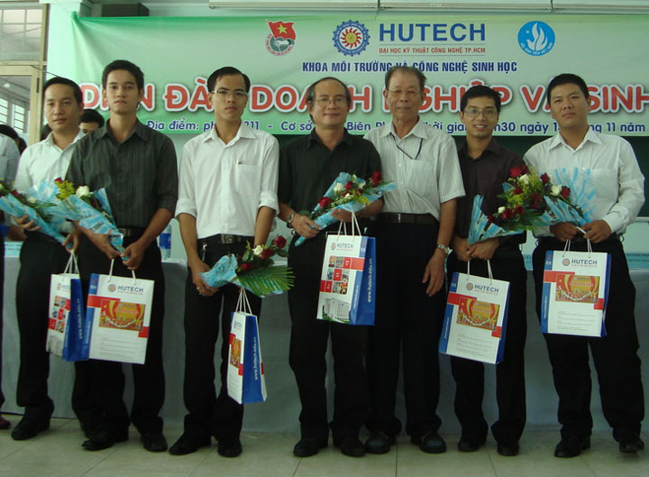 12 doanh nghiệp dự diễn đàn “Doanh nghiệp và sinh viên khoa Môi trường & CNSH” 20
