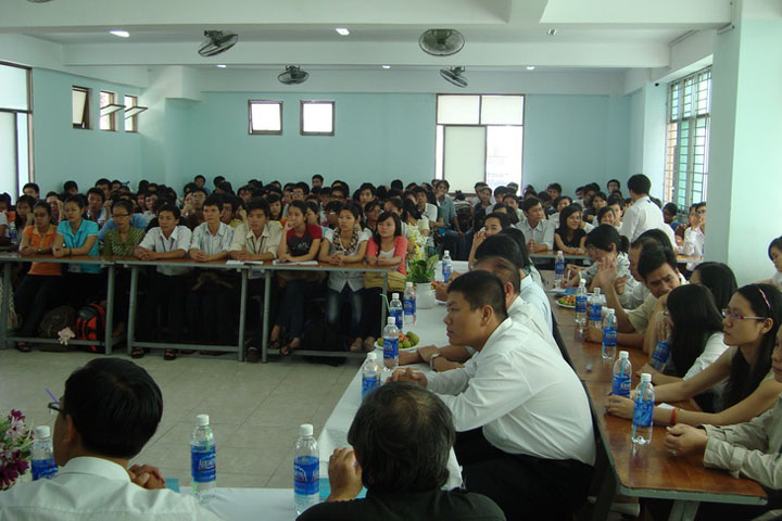 12 doanh nghiệp dự diễn đàn “Doanh nghiệp và sinh viên khoa Môi trường & CNSH” 7