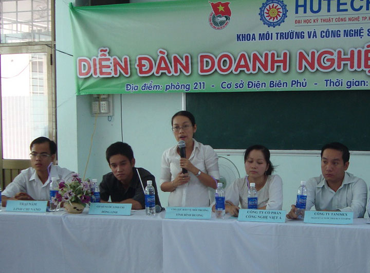 12 doanh nghiệp dự diễn đàn “Doanh nghiệp và sinh viên khoa Môi trường & CNSH” 13