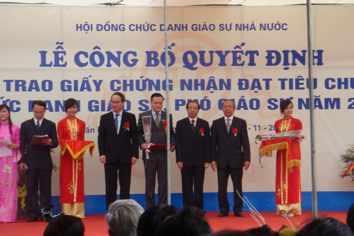 HUTECH vinh dự đón thêm một PGS.TS 4