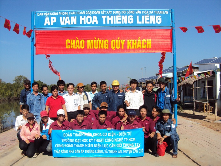 HUTECH cùng Công ty Điện lực Duyên Hải mang điện mặt trời về ấp Thiềng Liềng, Xã đảo Thạnh An, Cần G 4