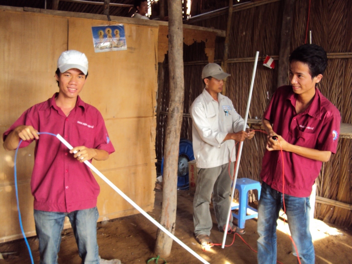 HUTECH cùng Công ty Điện lực Duyên Hải mang điện mặt trời về ấp Thiềng Liềng, Xã đảo Thạnh An, Cần G 16