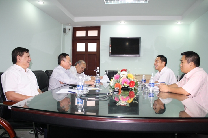 Cục trưởng Cục Đào tạo với nước ngoài Nguyễn Xuân Vang thăm và làm việc với HUTECH 20