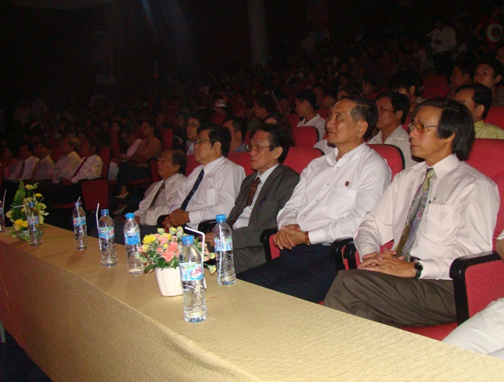 HUTECH đoạt 4 huy chương tại Hội thi Tiếng hát Sinh viên toàn quốc 2010 28