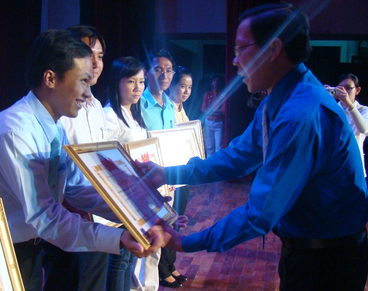 HUTECH đoạt 4 huy chương tại Hội thi Tiếng hát Sinh viên toàn quốc 2010 40