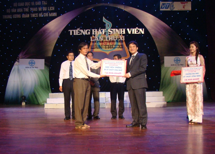 HUTECH đoạt 4 huy chương tại Hội thi Tiếng hát Sinh viên toàn quốc 2010 47