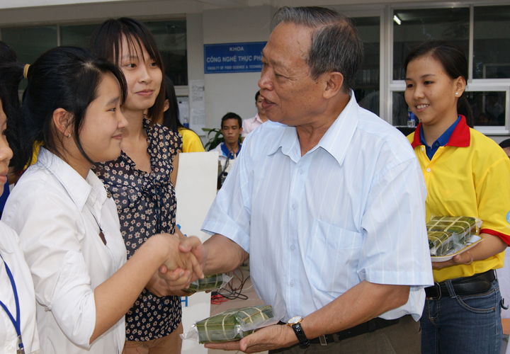 Thêm một mùa xuân đầy ý nghĩa tại HUTECH 12