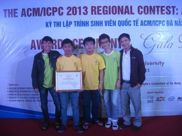 HUTECH Students to be Highly Awarded in the 22nd Vietnam’s Student Olympiad in IT 2013 17