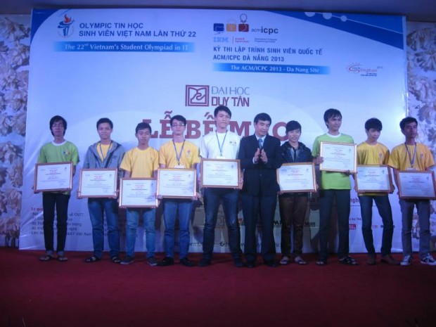 HUTECH Students to be Highly Awarded in the 22nd Vietnam’s Student Olympiad in IT 2013 9