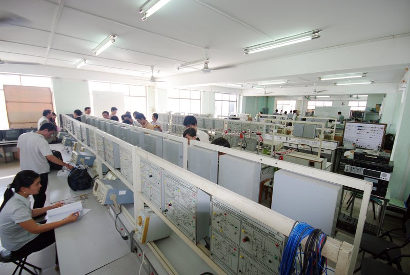 Tập đoàn Nuvoton tiếp tục tài trợ cho “Đường đua HUTECH” 2014 8