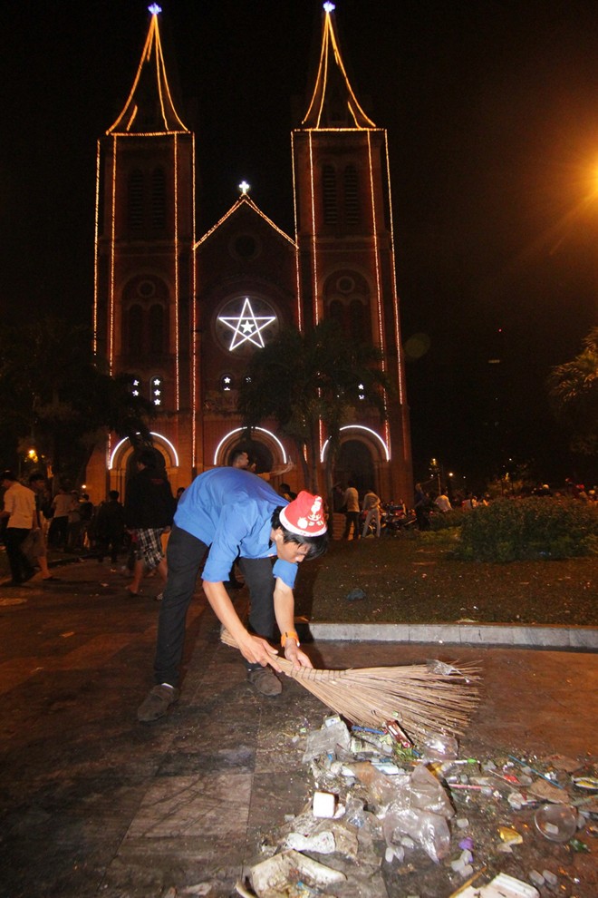  Hành động đẹp của Sinh viên HUTECH trong đêm Giáng sinh 18