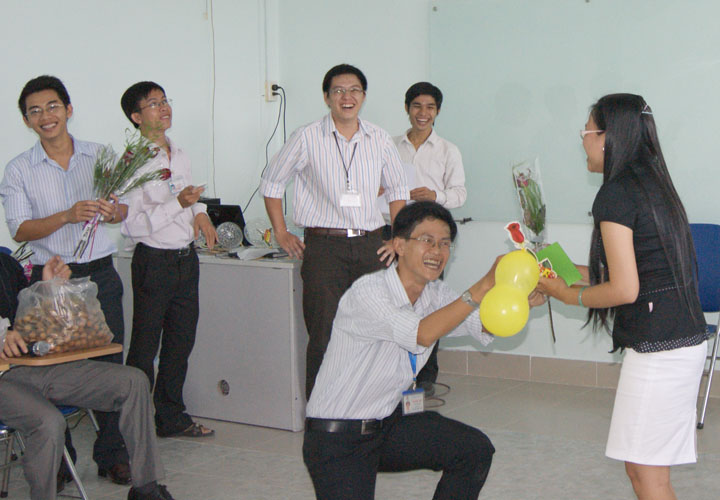 Ngập tràn niềm vui trong ngày Quốc tế Phụ nữ 8/3 tại HUTECH 21