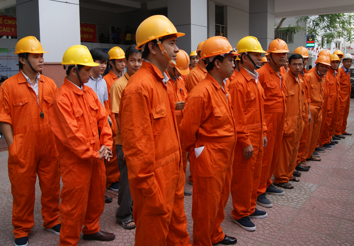 Trung đội Phòng cháy chữa cháy HUTECH diễn tập phòng chống cháy nổ  4