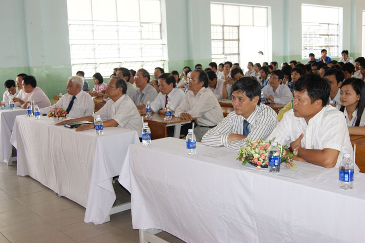 HUTECH tổ chức họp mặt toàn thể Đảng bộ 6
