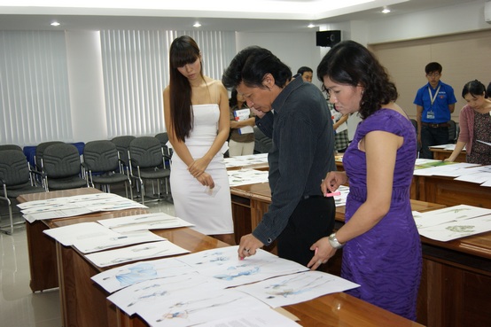 Giao lưu giữa BGK HUTECH DESIGNER 2011 với 20 thí sinh lọt vào vòng chung kết 39