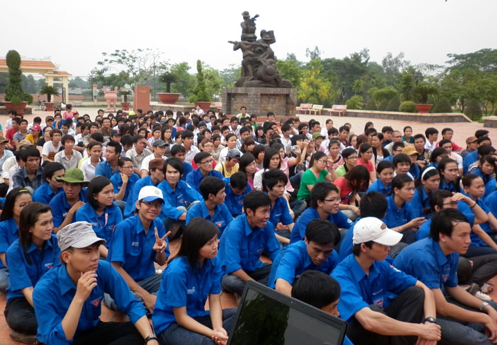 Rèn luyện các kỹ năng sinh hoạt tập thể qua Hội trại tập huấn cán bộ Đoàn – Hội của HUTECH 10