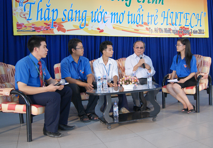 Chương trình “Thắp sáng ước mơ tuổi trẻ HUTECH” 4