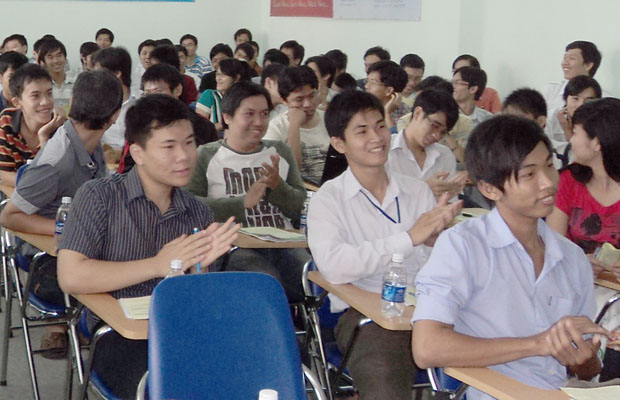 33 suất học bổng trị giá 25 triệu đồng đã được trao cho Sinh viên HUTECH 4