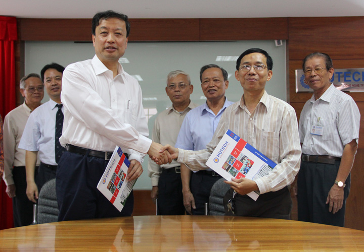 Rector of Tianjin University of Technology and Education (China) visits HUTECH 18