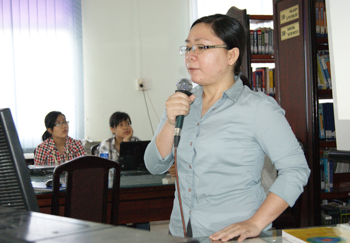 Trung tâm Khoa học - Công nghệ - Môi trường TP.HCM hướng dẫn sinh viên tra cứu thông tin thư viện 6