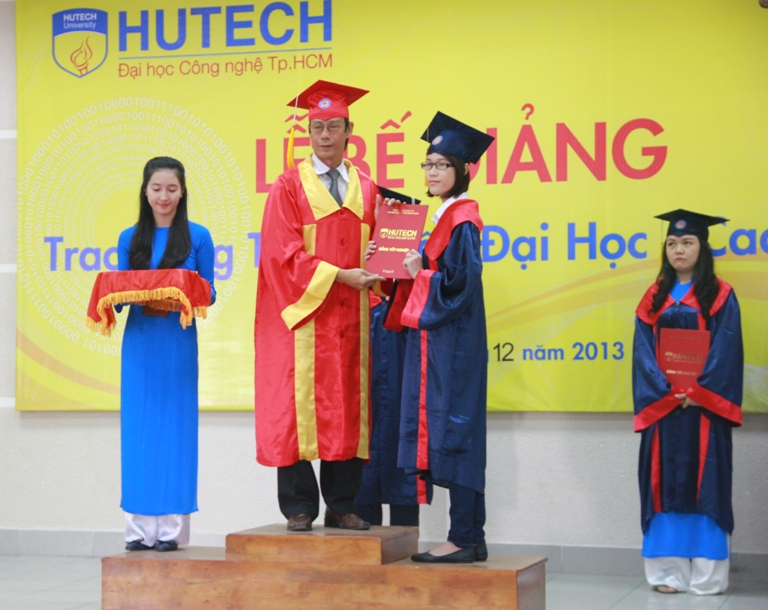 HUTECH tổ chức lễ trao bằng tốt nghiệp cho tân cử nhân khoa Kế toán - Tài chính - Ngân hàng 32