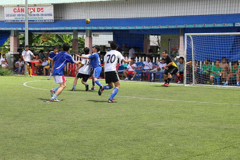 Báo Tuổi trẻ và HUTECH vào Chung kết "giải bóng đá Tứ hùng - Cúp Giao thông Vận tải năm 2011" 23