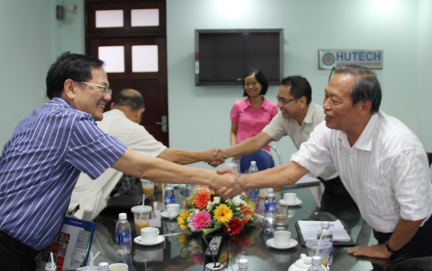 Lãnh đạo Trường Đại học Hòa Bình thăm và làm việc với HUTECH 4