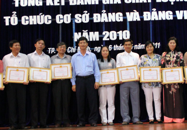 Hội nghị Tổng kết đánh giá chất lượng tổ chức cơ sở đảng và đảng viên năm 2010 23