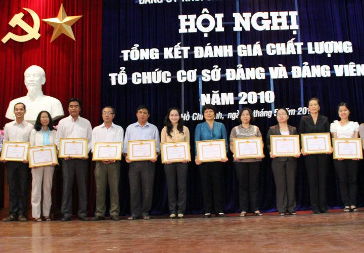 Hội nghị Tổng kết đánh giá chất lượng tổ chức cơ sở đảng và đảng viên năm 2010 32