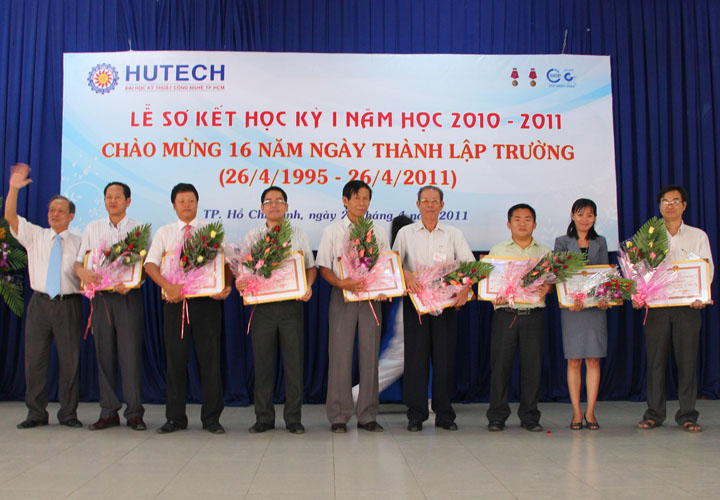 HUTECH tổ chức Lễ kỷ niệm 16 năm ngày thành lập Trường và Lễ Sơ kết học kỳ I năm học 2010 - 2011 37