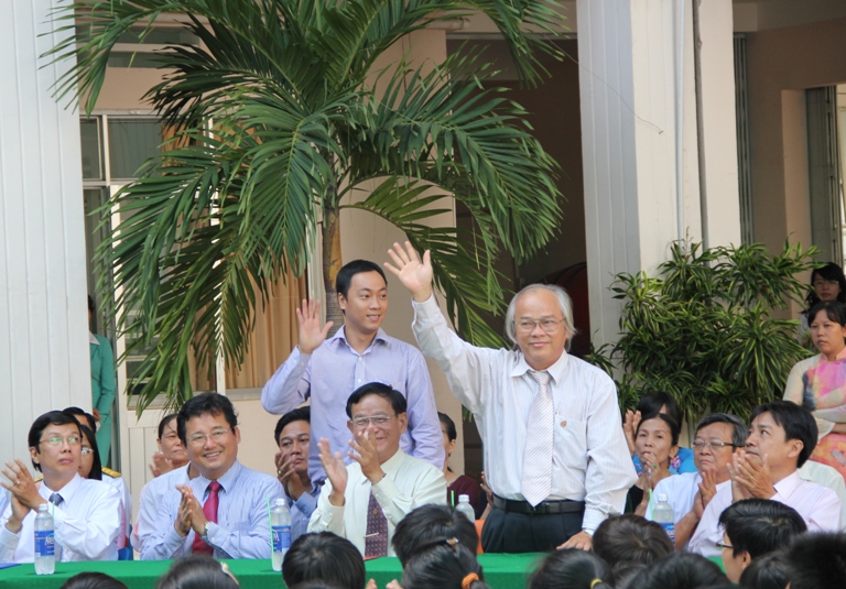 HUTECH trao học bổng cho học sinh xuất sắc Trường THPT Giồng Ông Tố 10