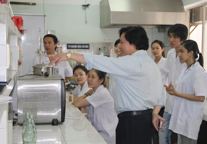 Đoàn kiểm tra liên ngành Giáo dục và Y tế kiểm tra công tác y tế trường học tại HUTECH 5