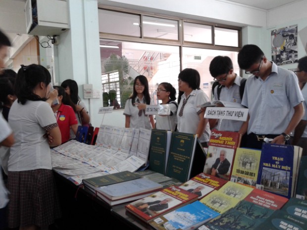 Nhiều trường THPT đến tham quan HUTECH trước giờ  G 41