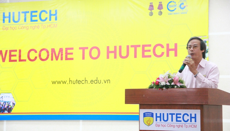 Nhiều trường THPT đến tham quan HUTECH trước giờ  G 17