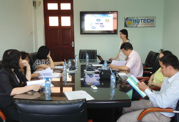 HUTECH tổ chức nghiệm thu đề tài nghiên cứu khoa học cấp trường 12