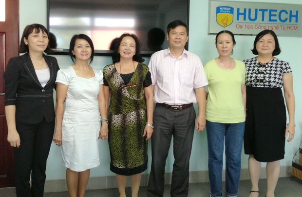 HUTECH tổ chức nghiệm thu đề tài nghiên cứu khoa học cấp trường 17