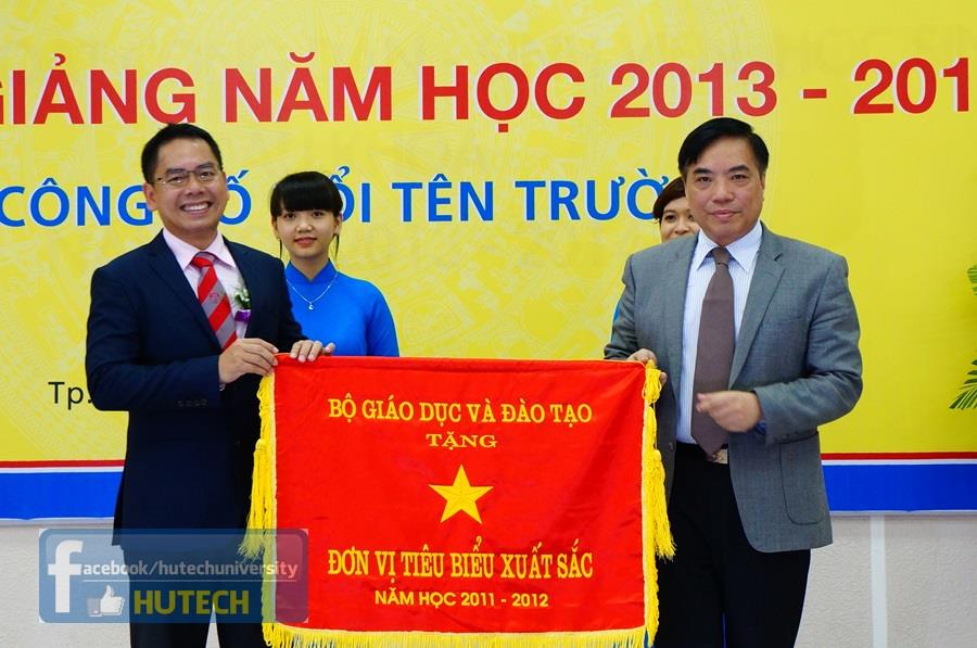 Tập thể CB-GV-NV HUTECH vinh dự nhận bằng khen của Bộ trưởng Bộ GDĐT 14
