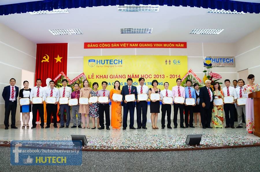 Tập thể CB-GV-NV HUTECH vinh dự nhận bằng khen của Bộ trưởng Bộ GDĐT 6