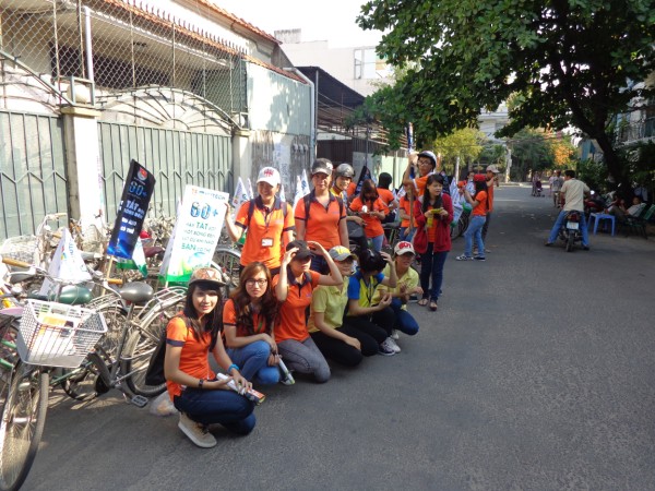 SV HUTECH vẽ tranh cổ động hưởng ứng chiến dịch Giờ Trái đất 2014 49