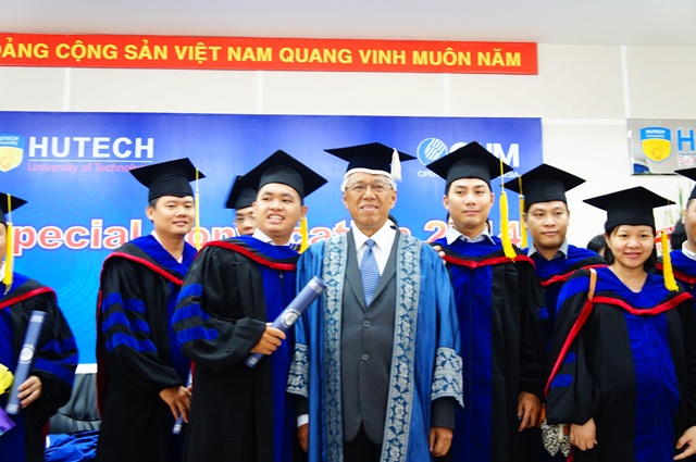 HUTECH tổ chức Lễ trao bằng tốt nghiệp Thạc sĩ Quản trị kinh doanh – ĐH Mở Malaysia 32