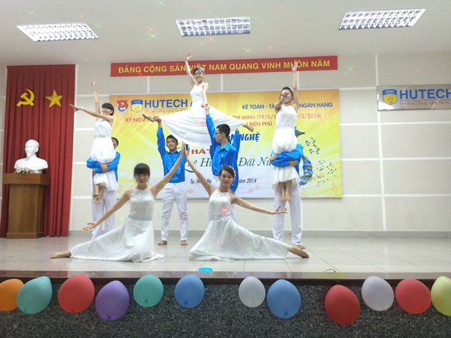 Sinh viên Kế toán - Tài chính - Ngân hàng "Hát cho Quê hương, Đất nước" 6