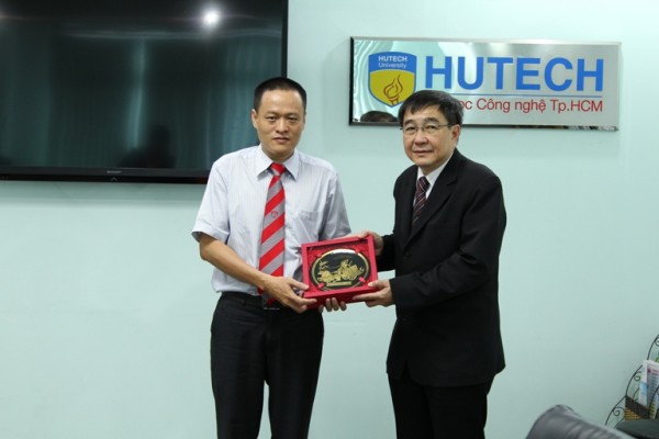 Đại học Công nghệ King Mongkut (Thái Lan) thăm và làm việc tại HUTECH 15