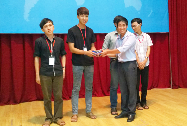 Game "Happy Airplane” của nhóm sinh viên HUTECH giành giải Nhì cuộc thi Lập trình nhanh trên thiết b 13