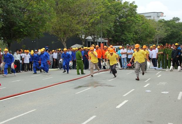 HUTECH tham gia Hội thao Kỹ thuật chữa cháy và cứu nạn, cứu hộ quận Bình Thạnh năm 2011 8