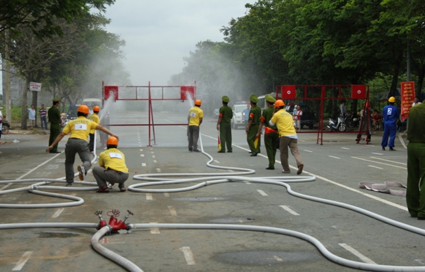 HUTECH tham gia Hội thao Kỹ thuật chữa cháy và cứu nạn, cứu hộ quận Bình Thạnh năm 2011 20